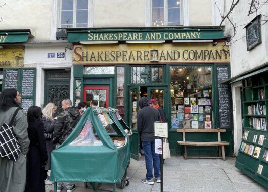 paris gezilecek yerler shakespeare and company